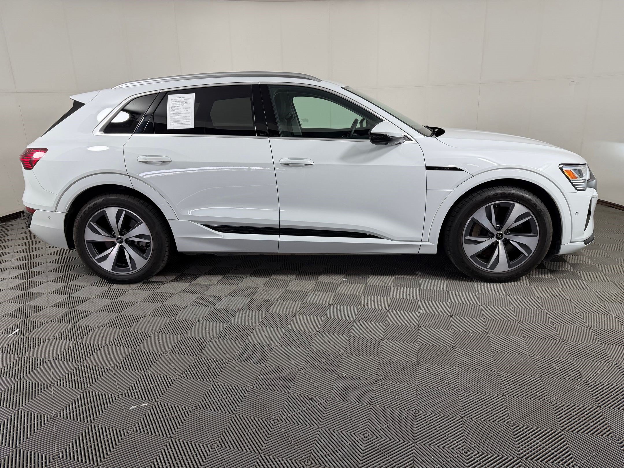 Certified 2024 Audi Q8 e-tron Premium Plus w/ Premium Plus Package AWD/4WD image 8