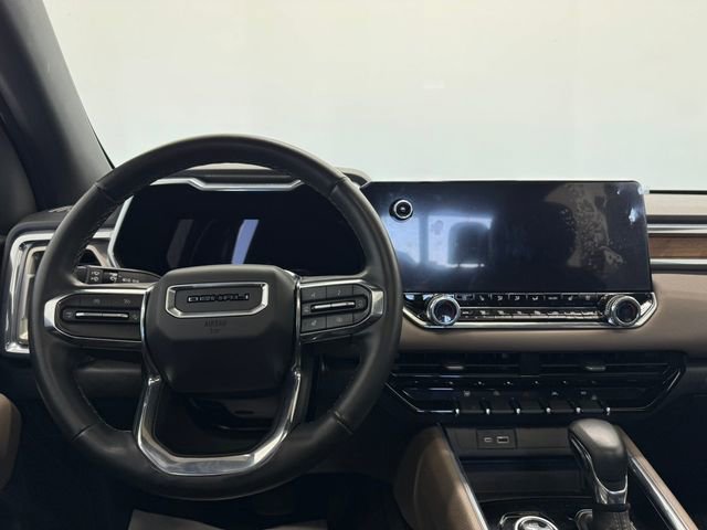 Used 2023 GMC Canyon Denali image 3