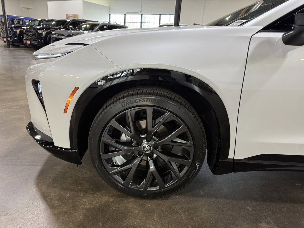 New 2025 Toyota Crown Signia Limited image 12