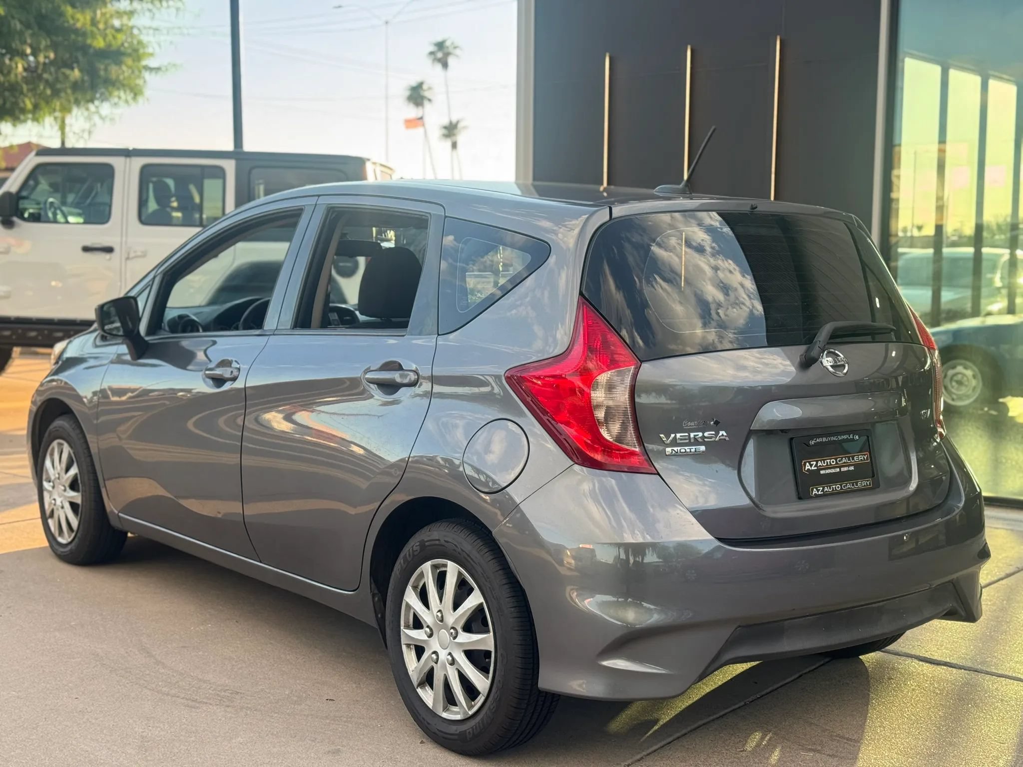 Used 2018 Nissan Versa Note FWD image 10