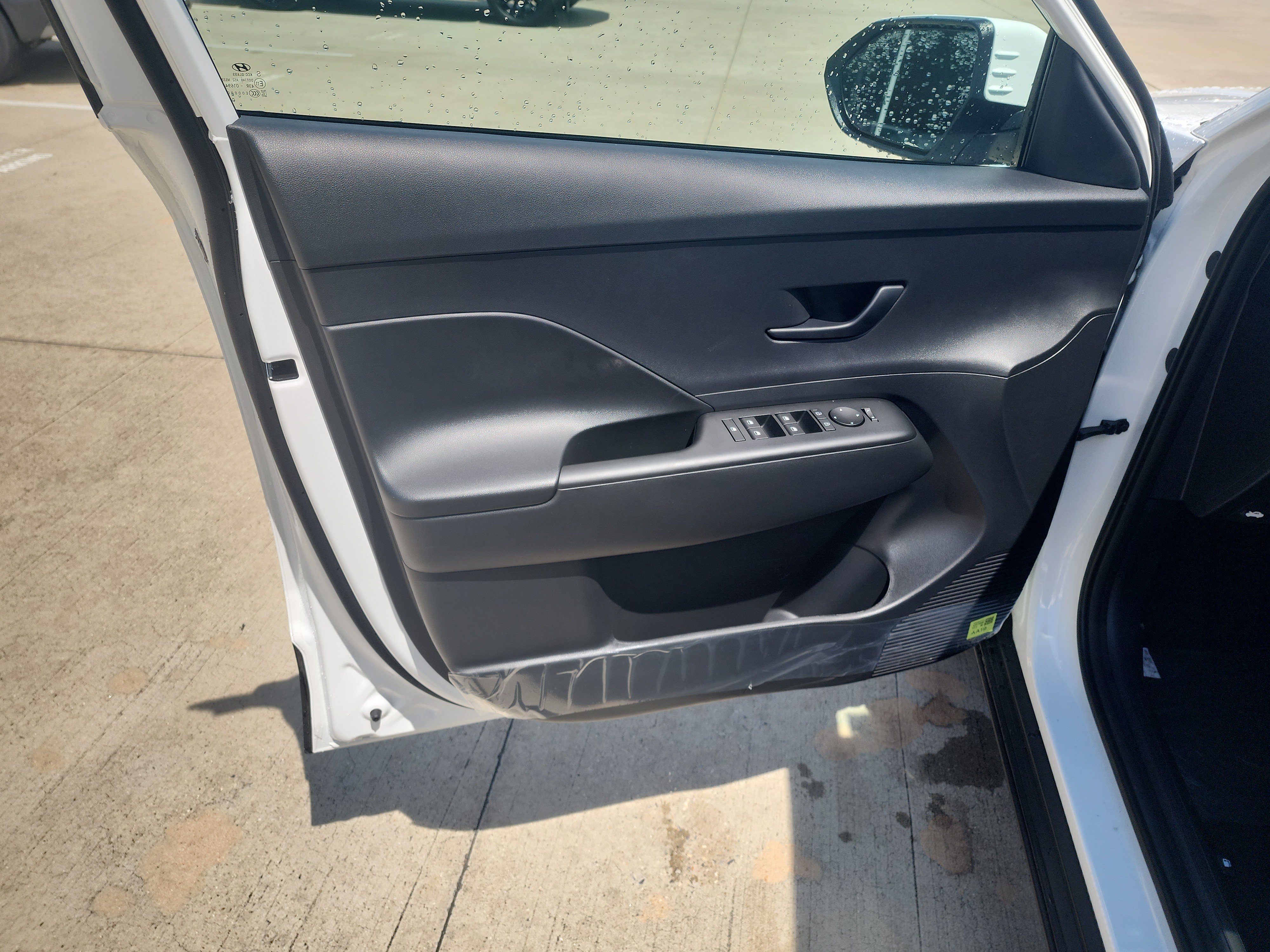 New 2027 Hyundai Kona SE FWD image 17