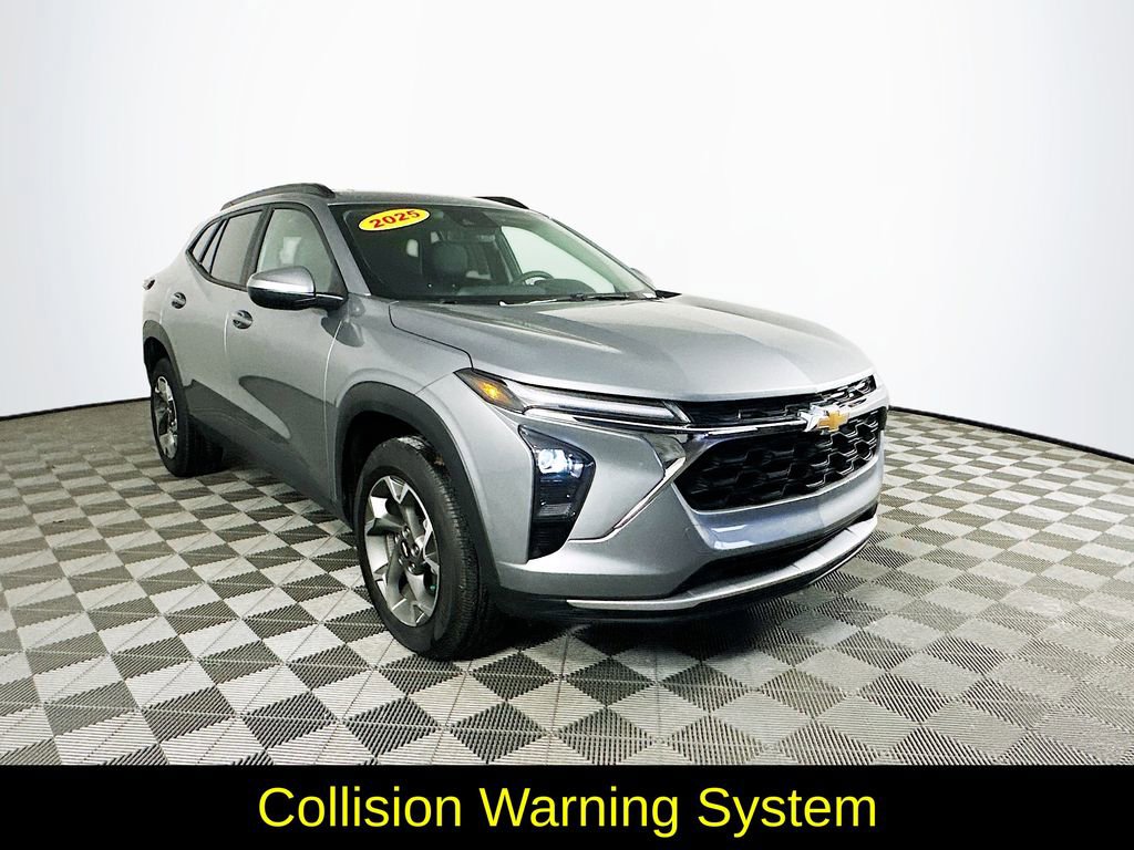 Used 2025 Chevrolet Trax LT image 3