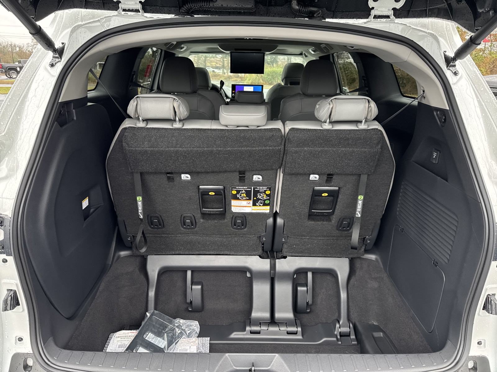 New 2025 Toyota Sienna XLE w/ XLE Plus Package FWD image 40