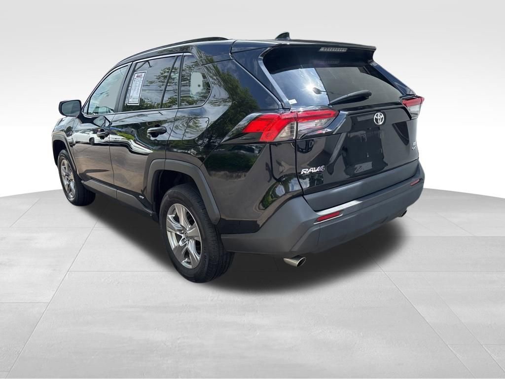 Used 2025 Toyota RAV4 LE AWD/4WD image 3