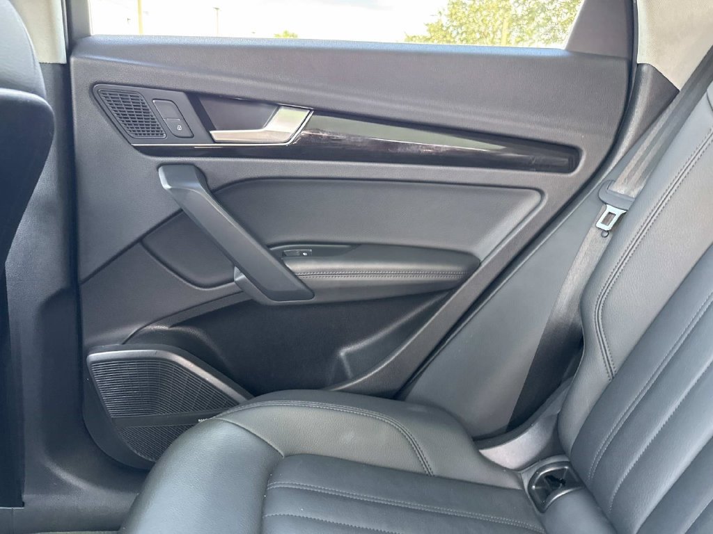 Used 2020 Audi Q5 e Premium Plus w/ Premium Plus Package AWD/4WD image 17