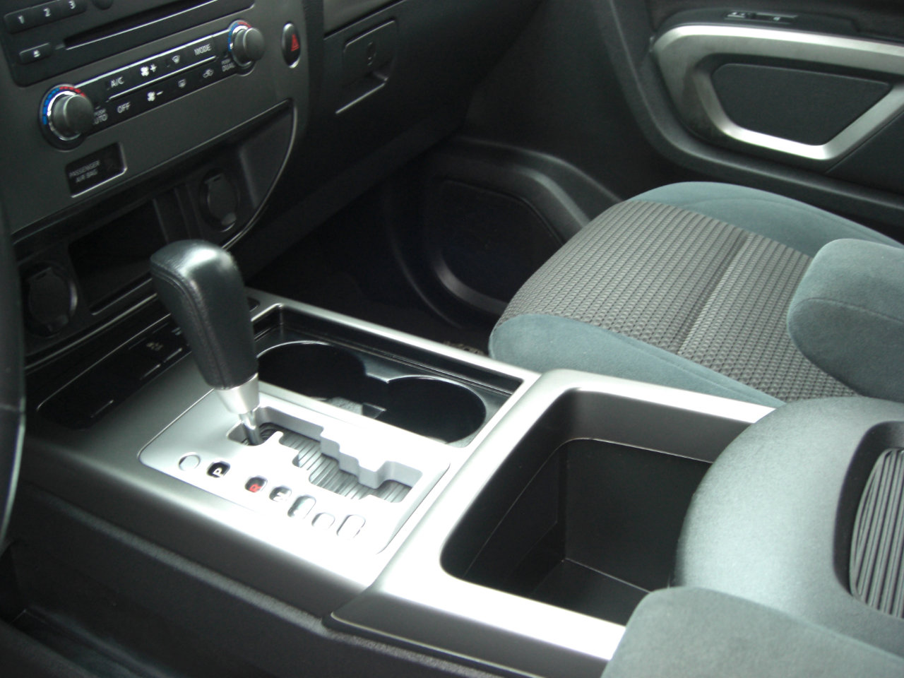 Used 2015 Nissan Armada SV image 7