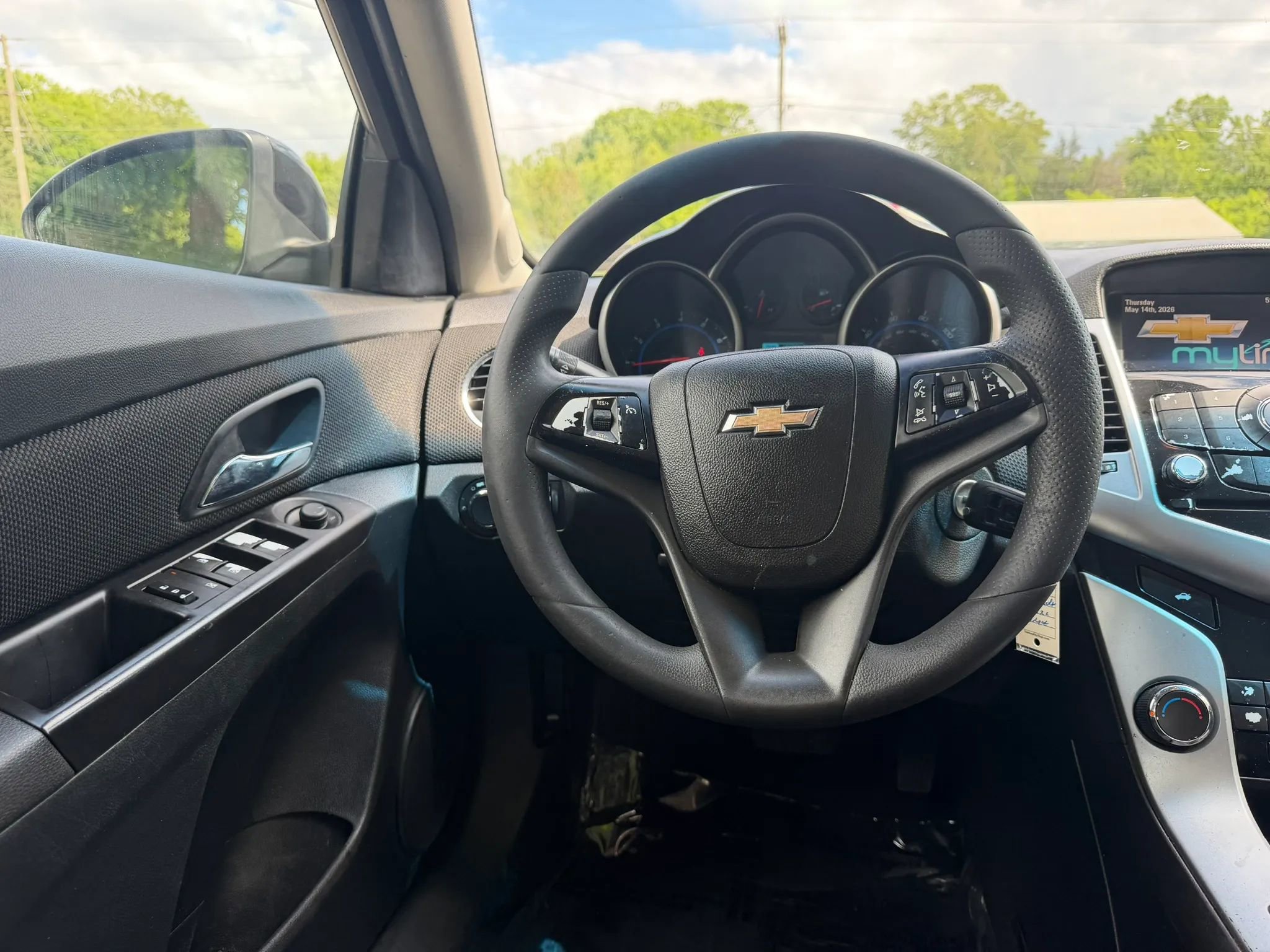 Used 2016 Chevrolet Cruze LT w/ Technology Package FWD image 32