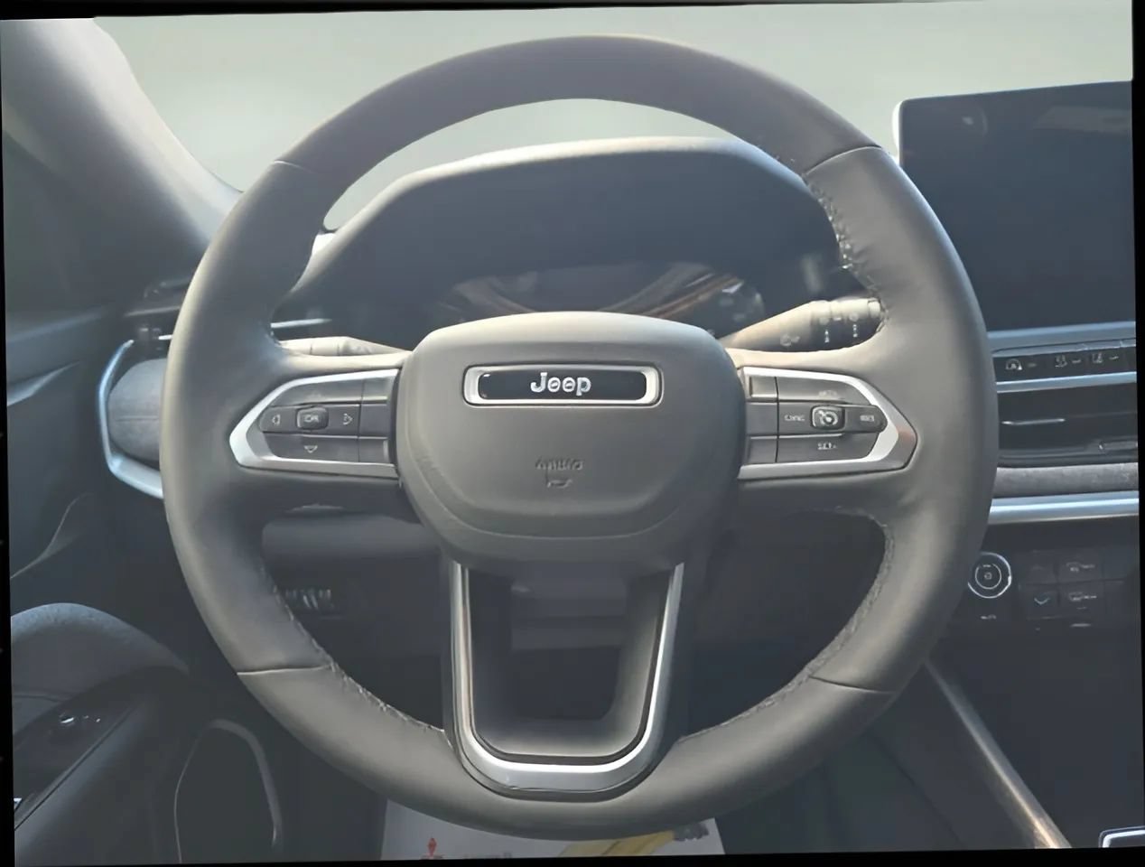 Used 2023 Jeep Compass Latitude AWD/4WD image 16