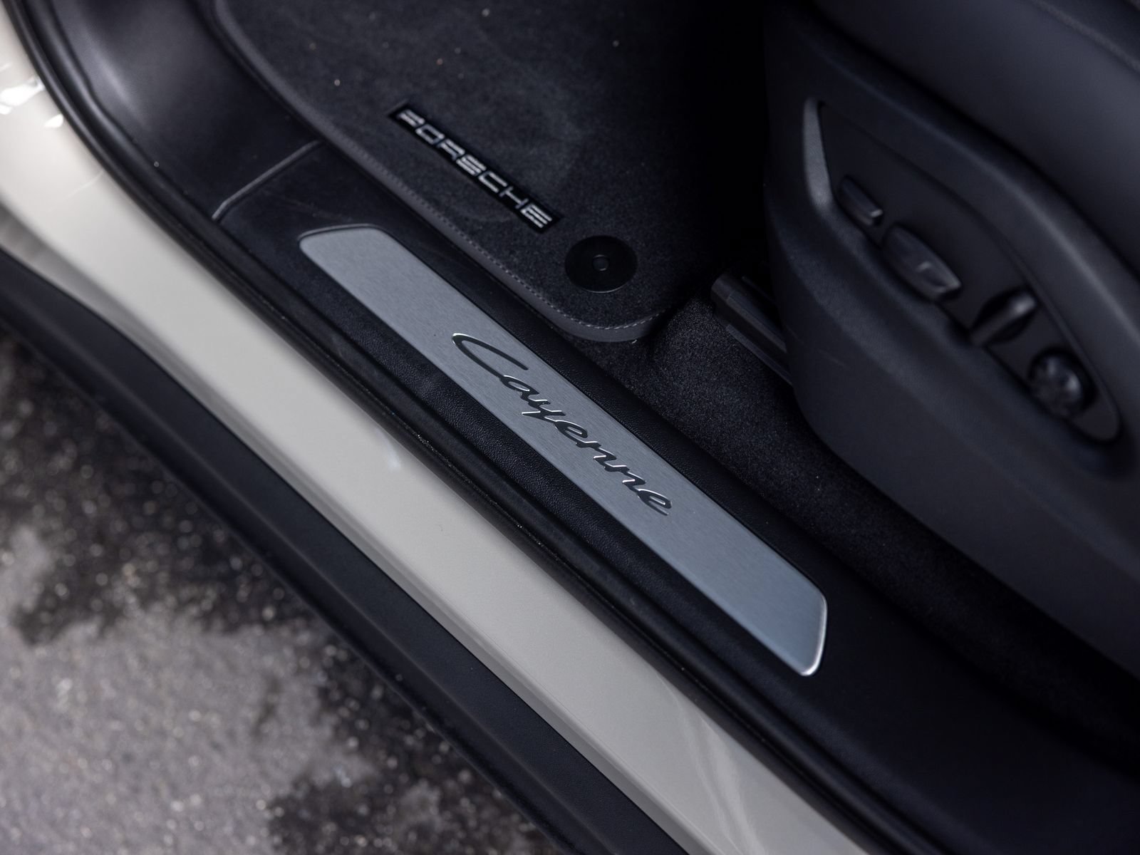 New 2026 Porsche Cayenne Coupe AWD/4WD image 29