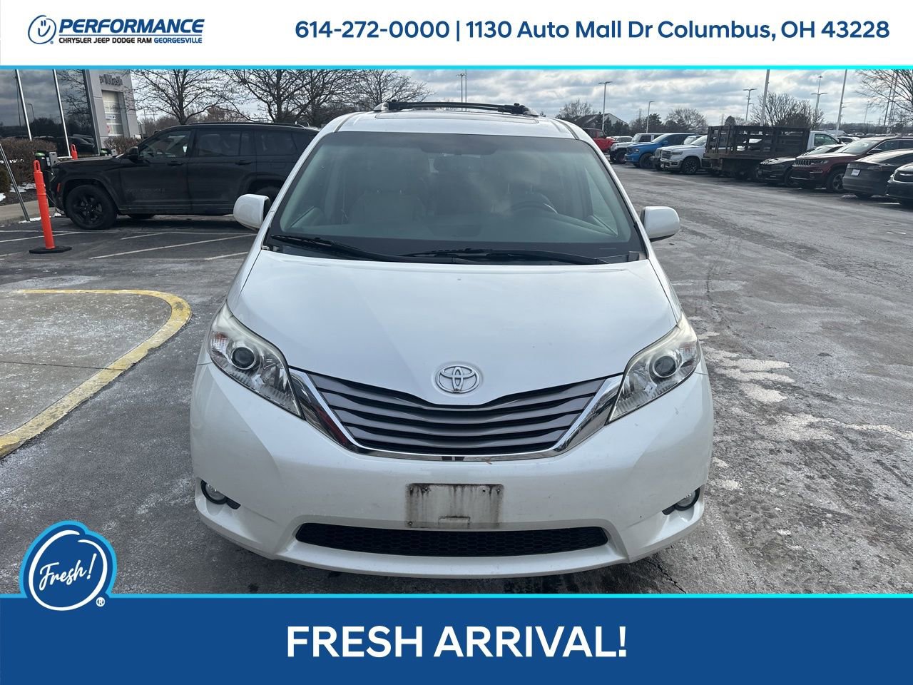 Used 2015 Toyota Sienna XLE w/ XLE Navigation Package image 9