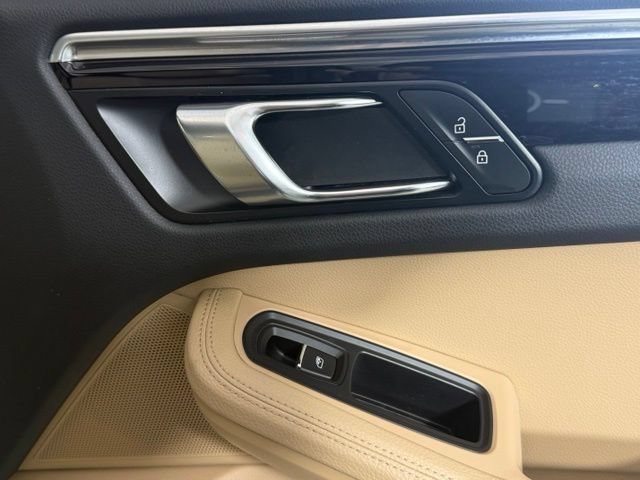 Used 2020 Porsche Macan AWD/4WD image 30