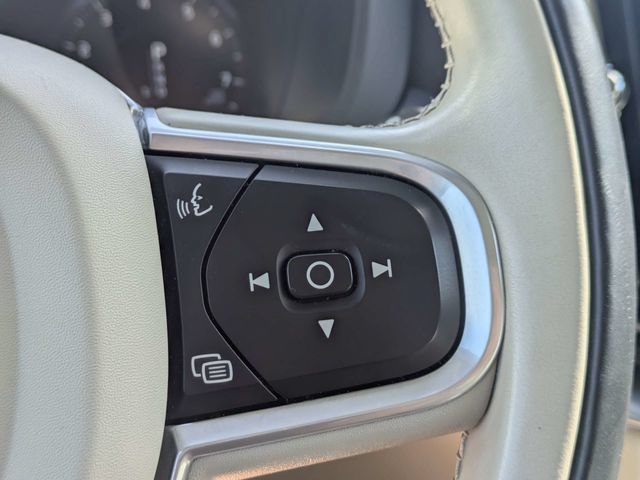 Used 2019 Volvo XC60 T5 Momentum w/ Multimedia Package AWD/4WD image 26