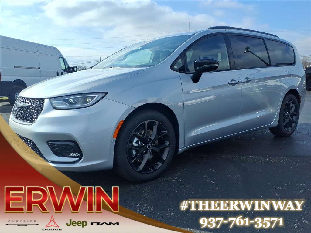 New 2026 Chrysler Pacifica Select w/ S Appearance Package image 3