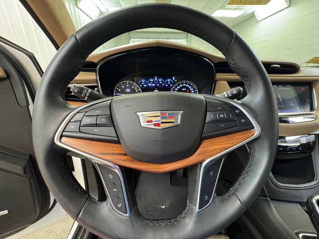 Used 2017 Cadillac XT5 Platinum w/ Driver Assist Package image 36