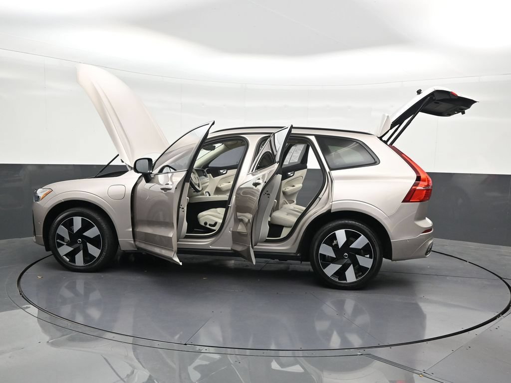 Used 2025 Volvo XC60 T8 Plus w/ Protection Package Premier AWD/4WD image 28