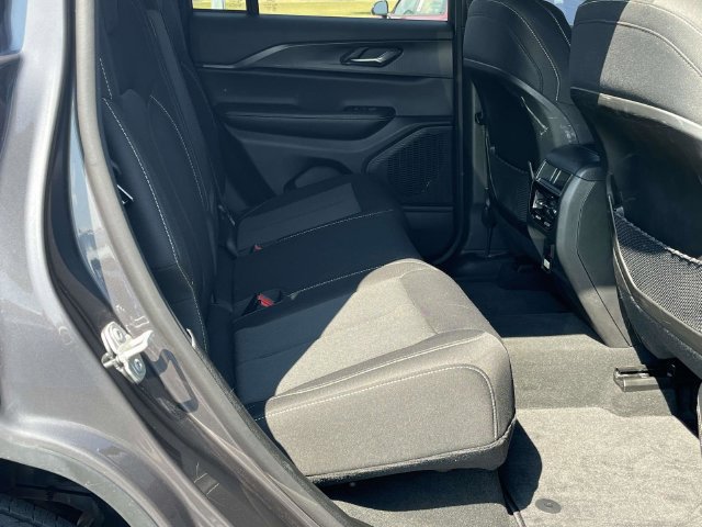 Used 2024 Jeep Grand Cherokee Laredo w/ Luxury Tech Group I AWD/4WD image 22