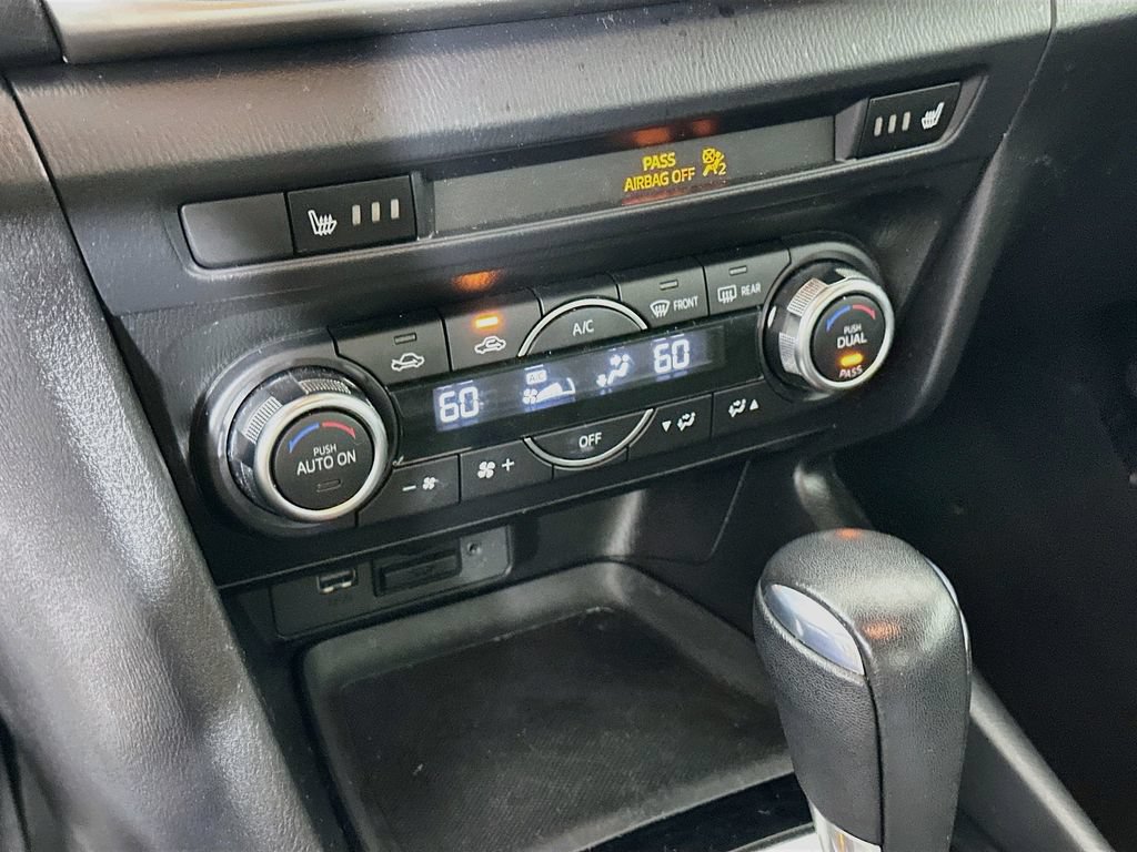 Used 2018 MAZDA MAZDA3 Touring FWD image 22
