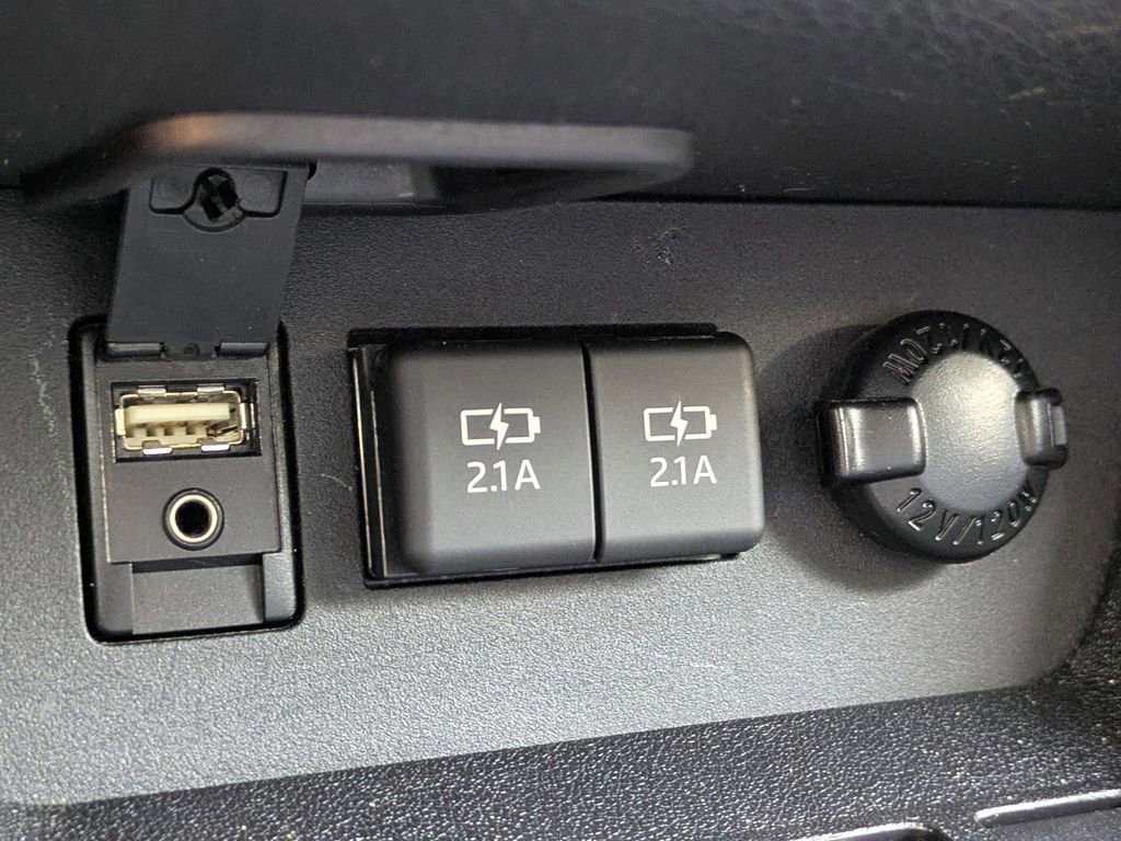 Used 2019 Toyota Highlander XLE FWD image 25