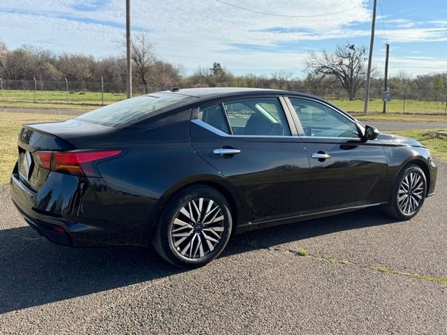 Used 2025 Nissan Altima 2.5 SV FWD image 6