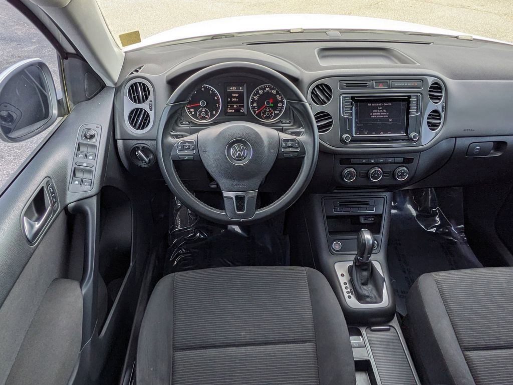 Used 2017 Volkswagen Tiguan Limited w/ Premium Package image 16