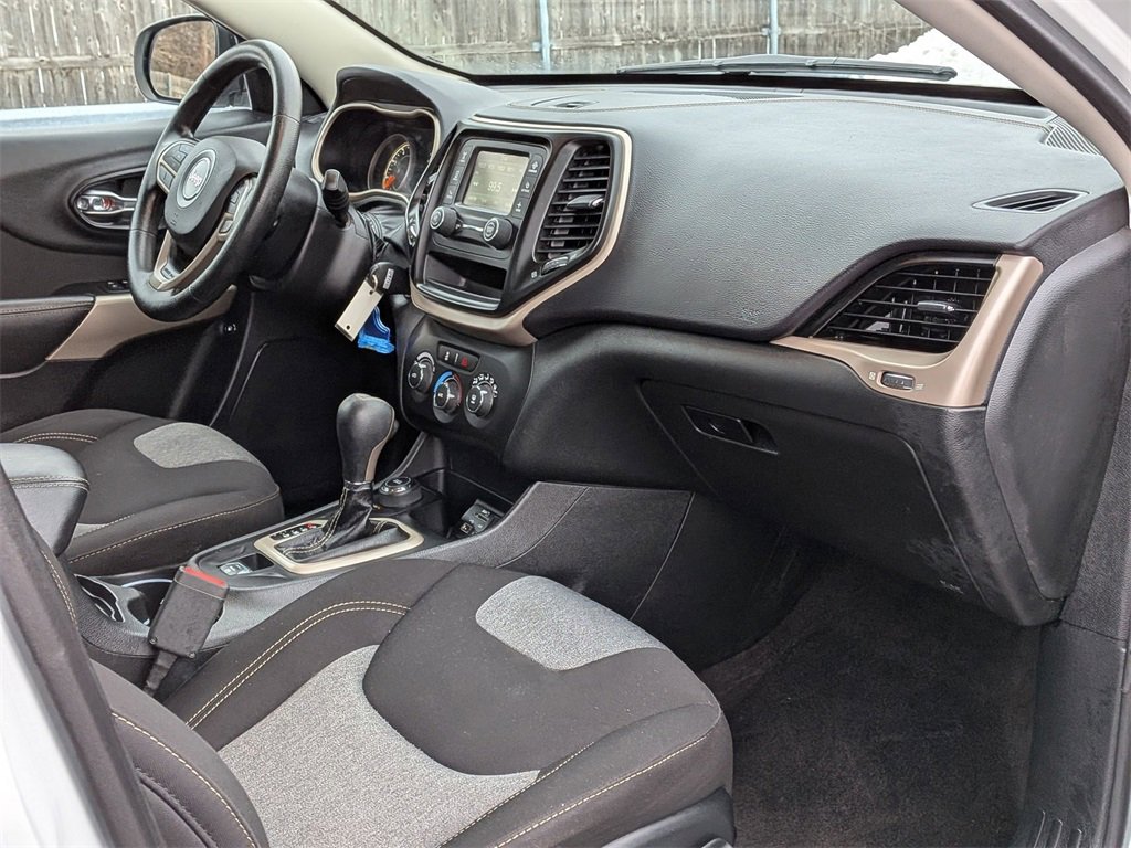 Used 2017 Jeep Cherokee Sport image 21