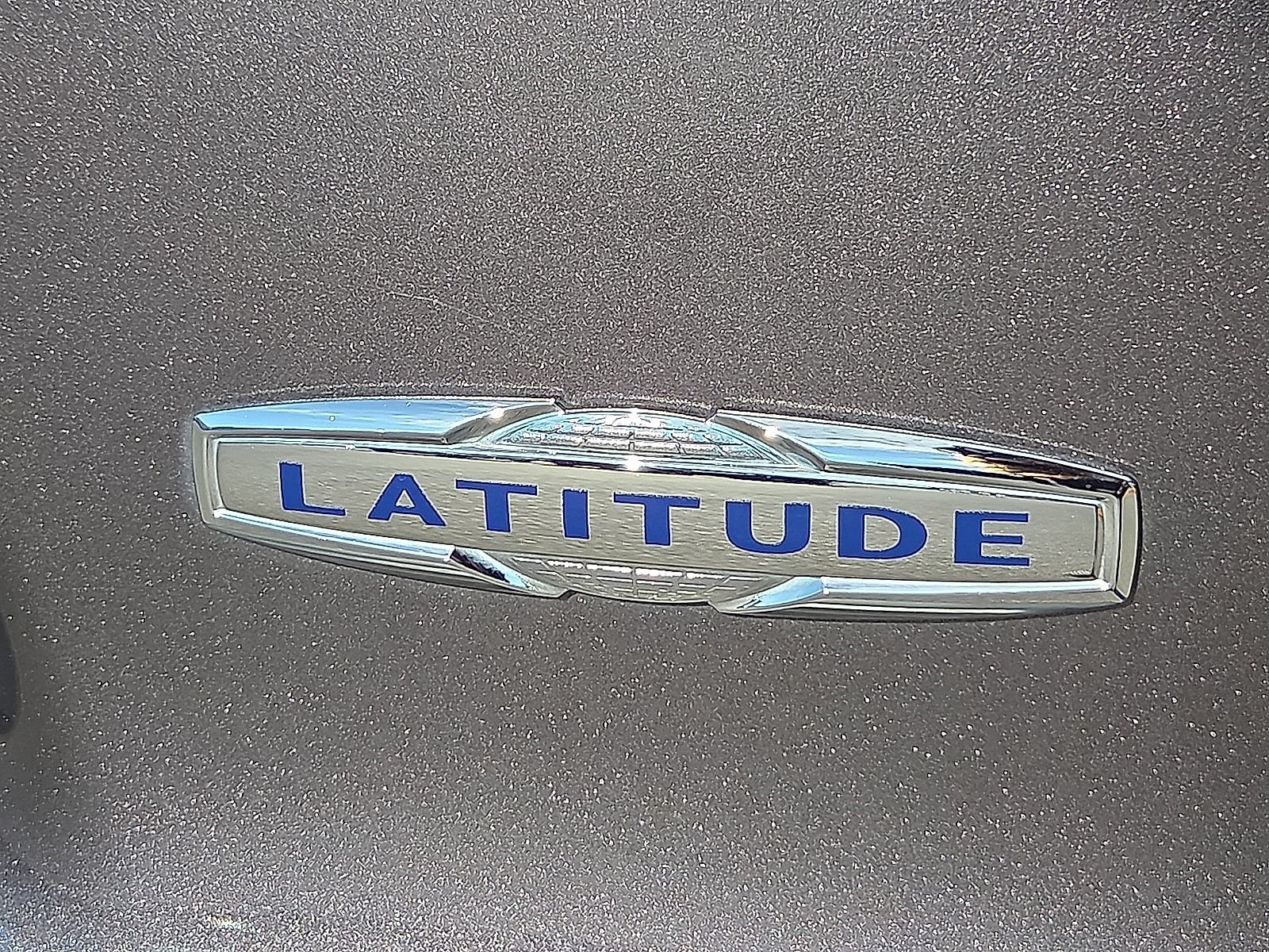 Used 2019 Jeep Cherokee Latitude Plus w/ Comfort/Convenience Group FWD image 9