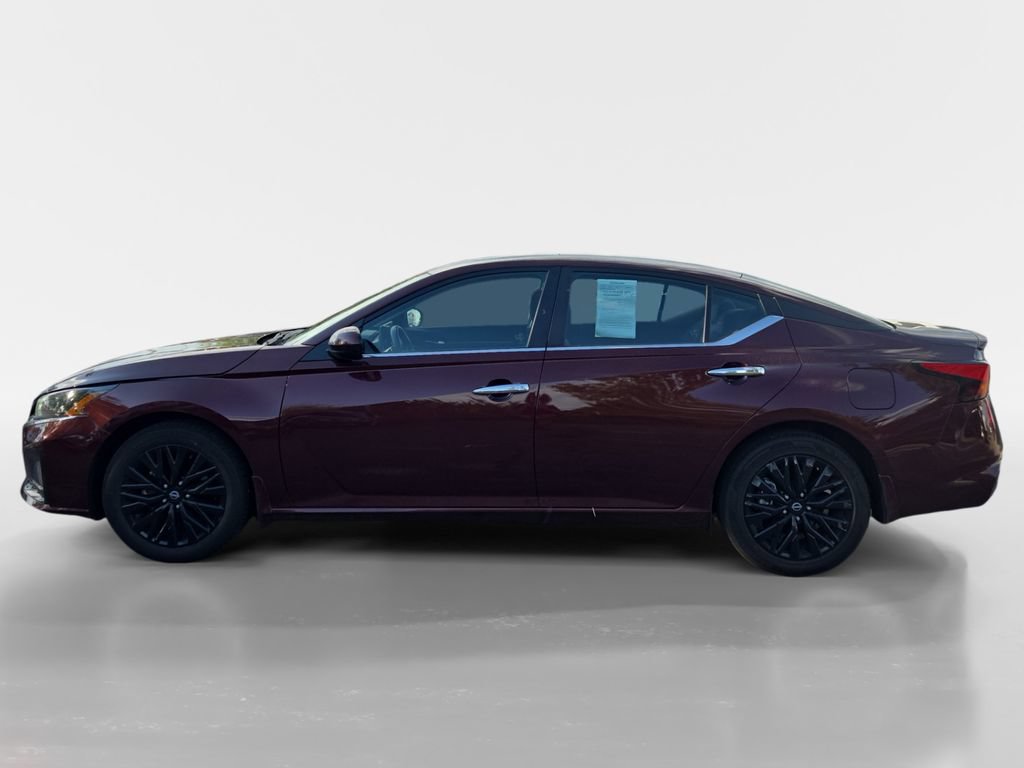 Used 2025 Nissan Altima 2.5 SV w/ SV Special Edition Package AWD/4WD image 2