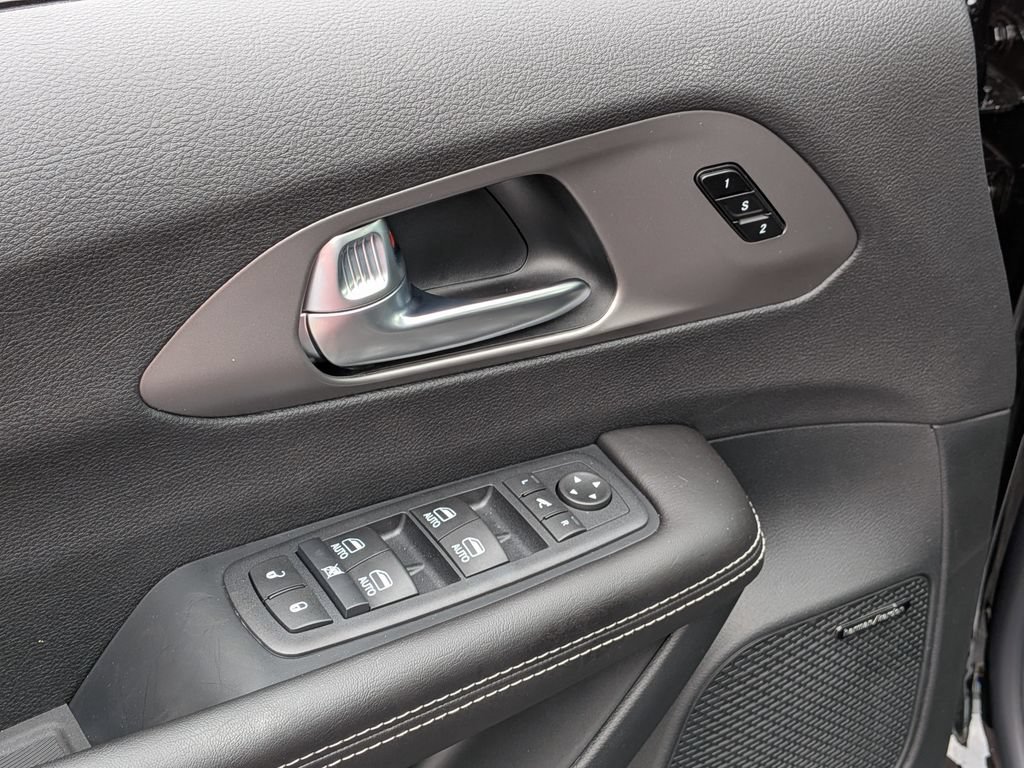 New 2027 Chrysler Pacifica Limited AWD/4WD image 9