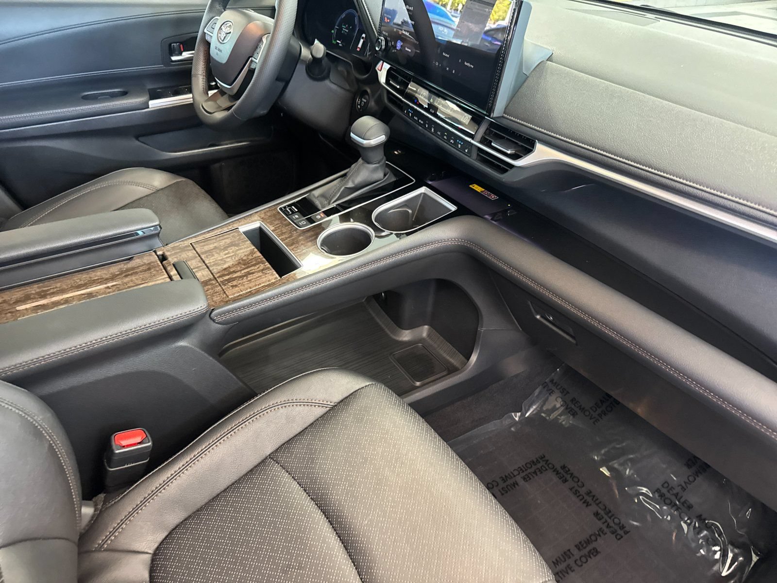 Used 2026 Toyota Sienna Platinum AWD/4WD image 18