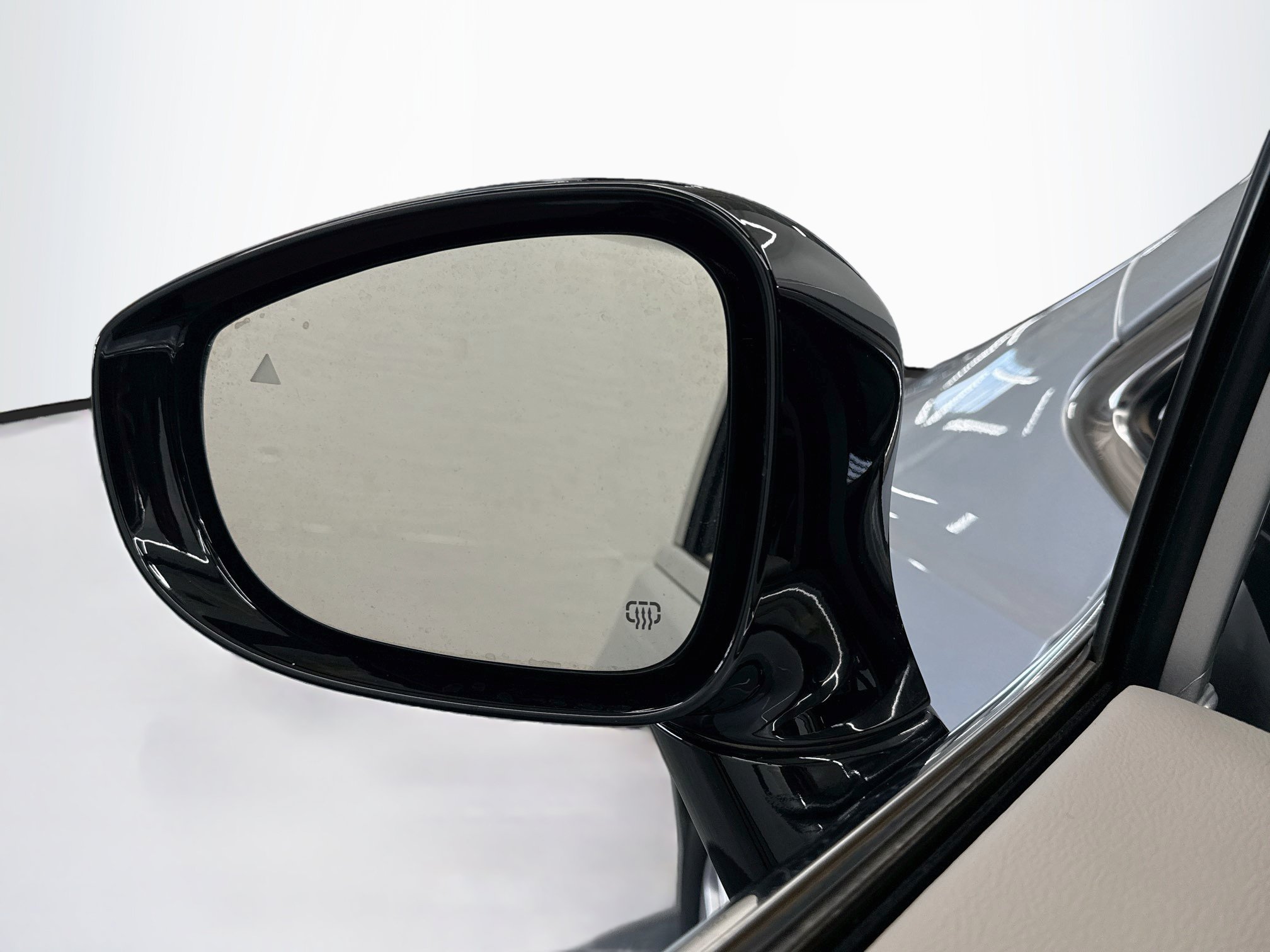 Used 2024 Chrysler Pacifica Touring-L FWD image 16