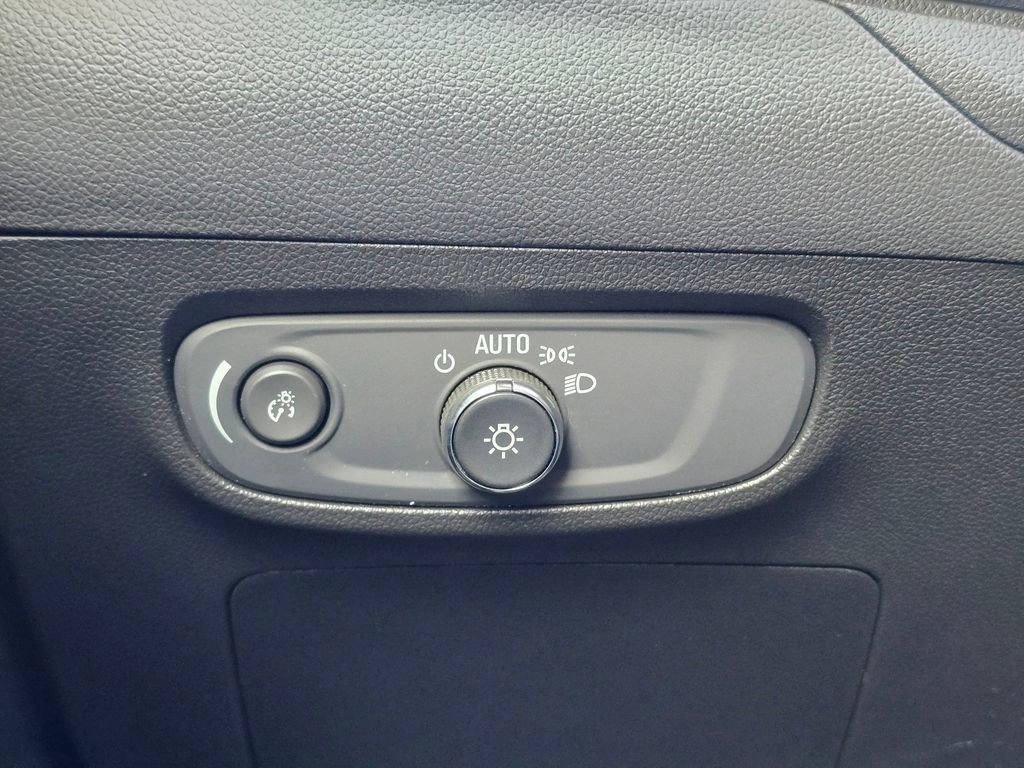 Used 2025 Buick Encore GX Sport Touring w/ Advanced Technology Package AWD/4WD image 32