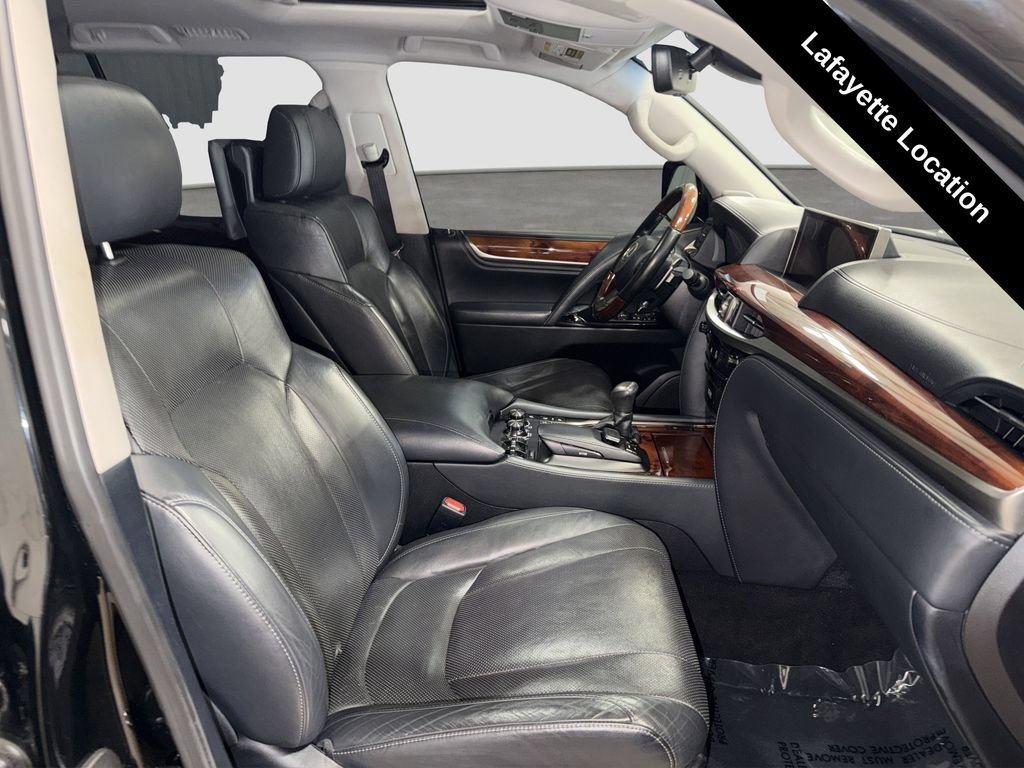 Used 2019 Lexus LX 570 4WD w/ Luxury Package image 8