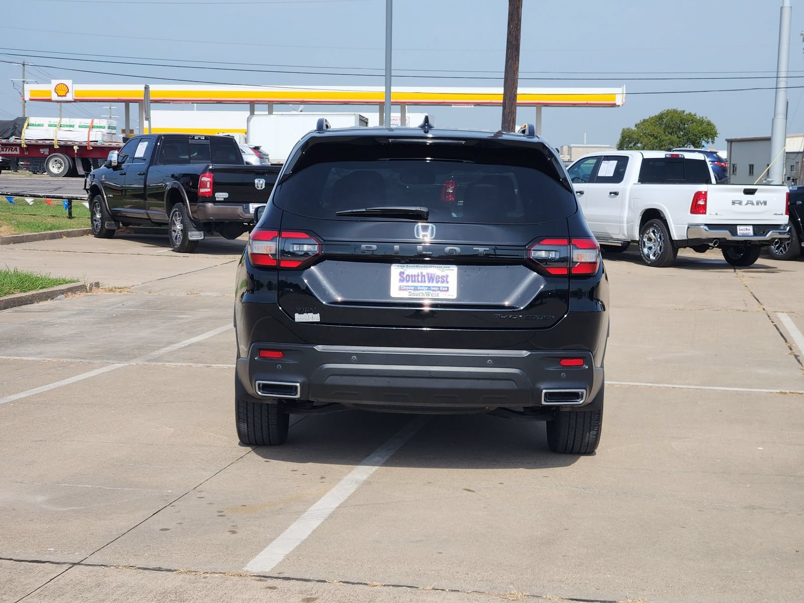 Used 2025 Honda Pilot Black Edition image 8