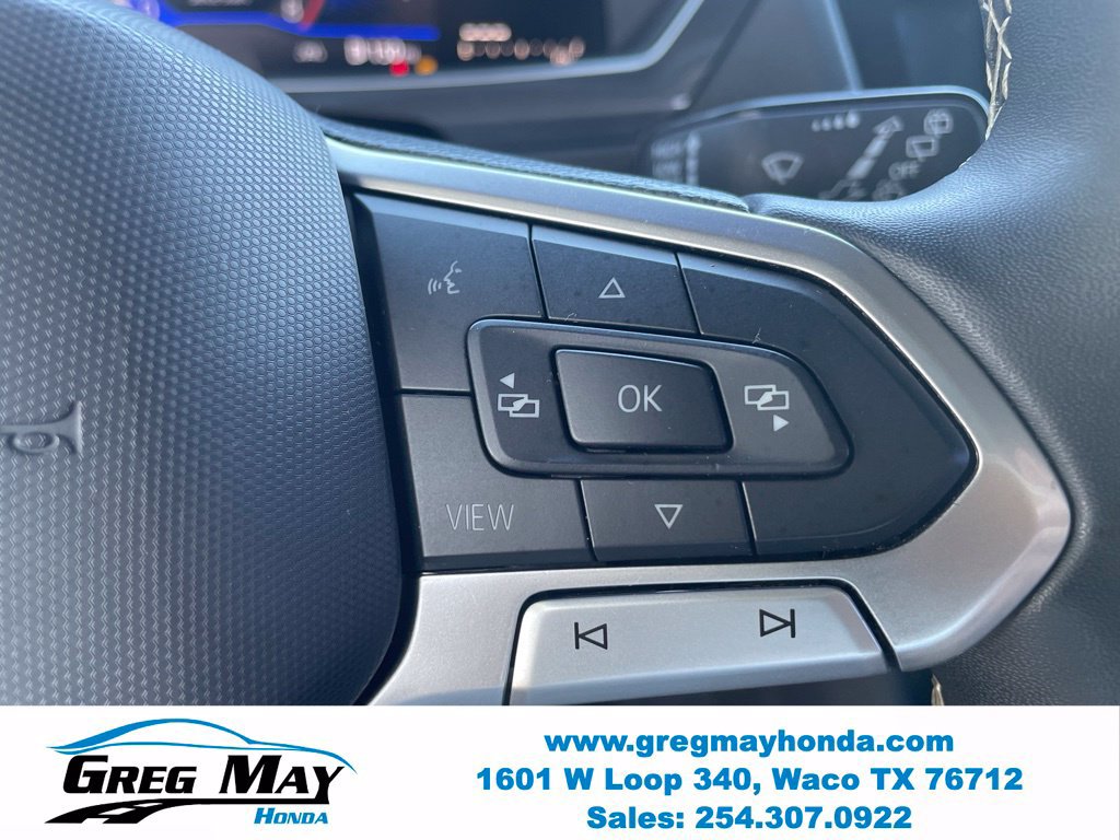 Used 2024 Volkswagen Tiguan SE w/ Panoramic Sunroof Package FWD image 17