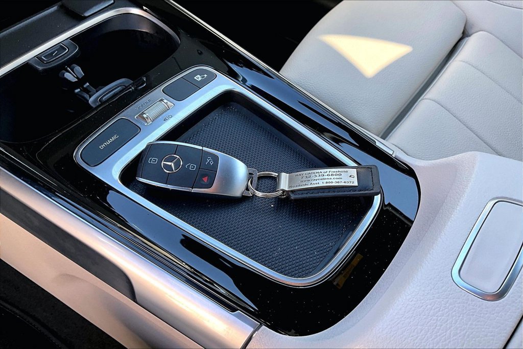 Used 2026 Mercedes-Benz GLB 250 4MATIC image 10