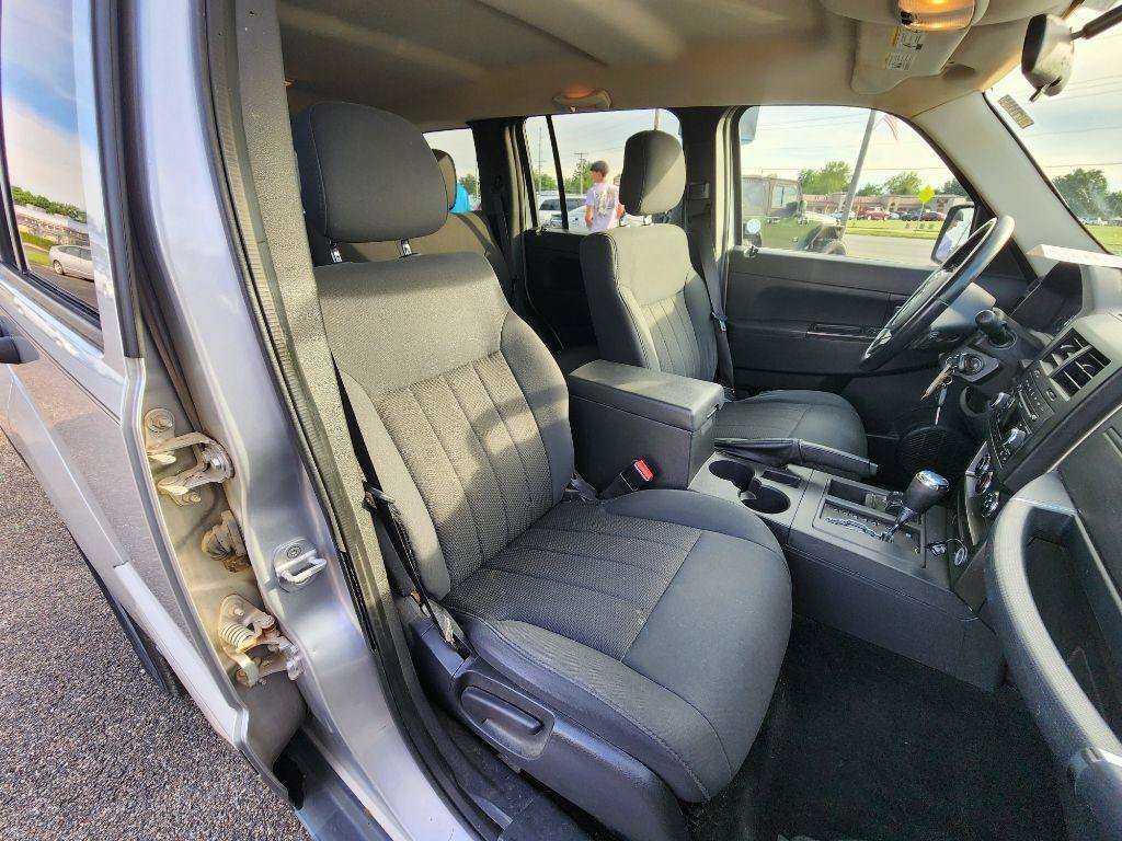 Used 2011 Jeep Liberty Sport AWD/4WD image 16