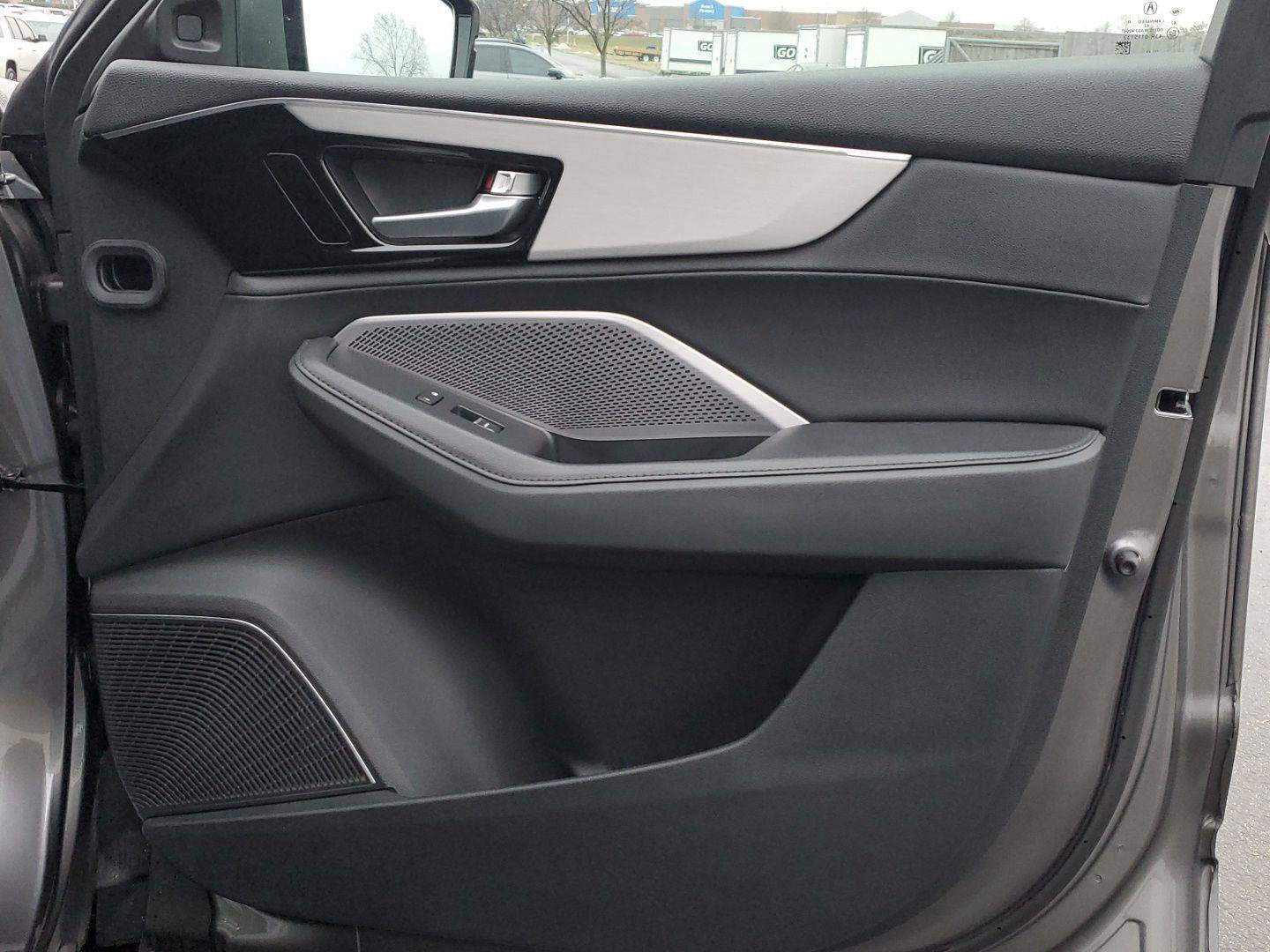 Used 2025 Acura MDX SH-AWD image 40