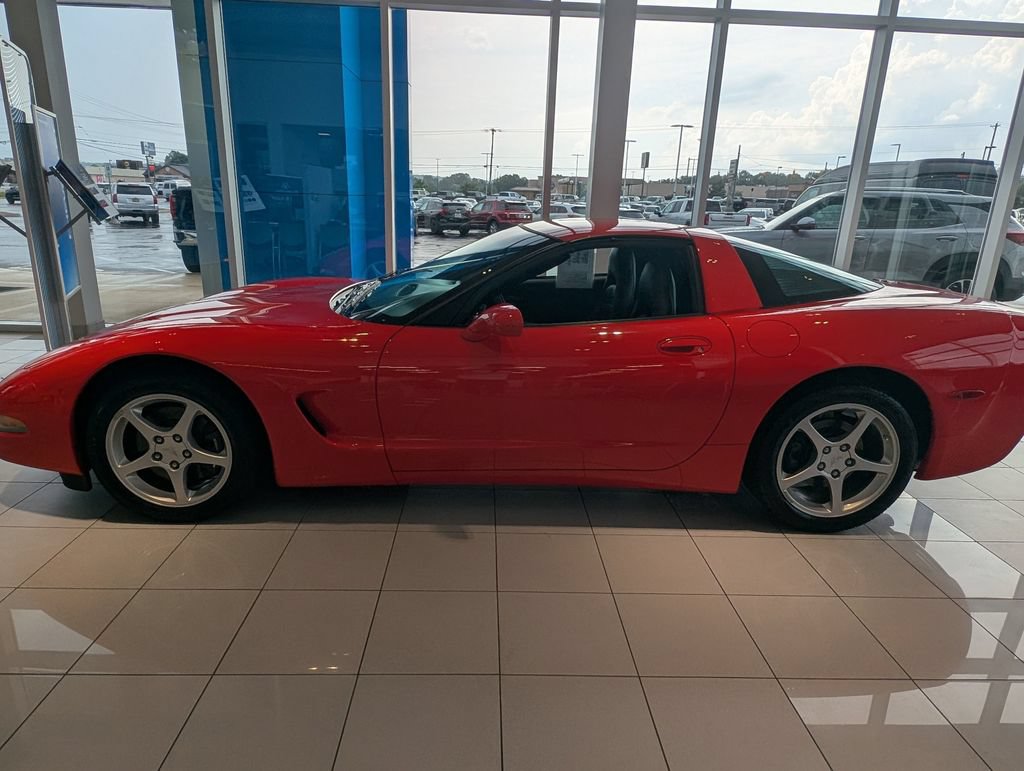Used 2004 Chevrolet Corvette Coupe RWD image 4