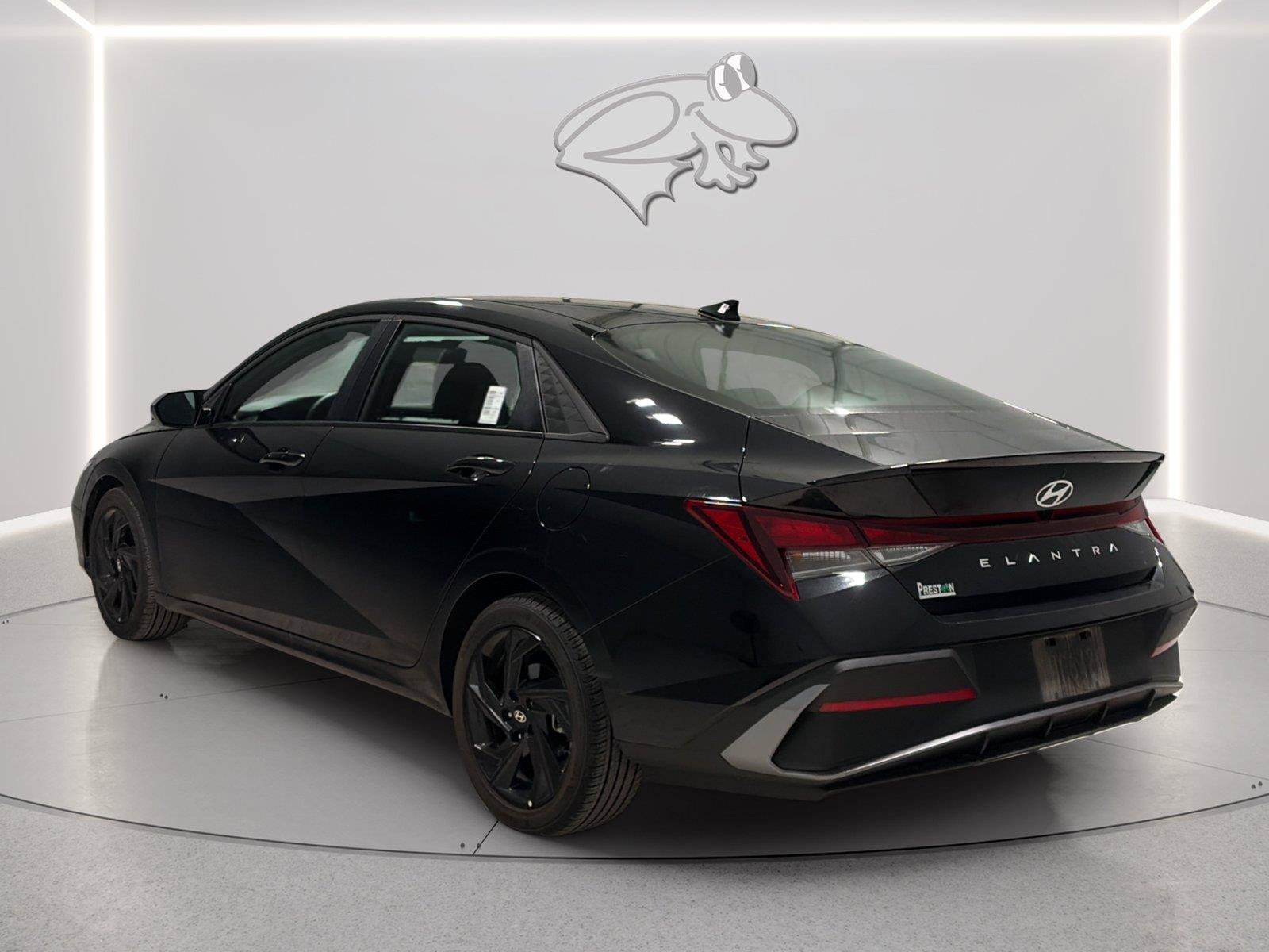 Used 2026 Hyundai Elantra Sport FWD image 3