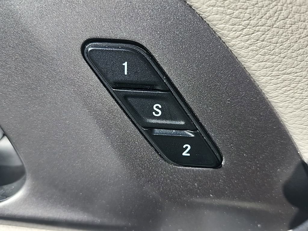 Used 2024 Chrysler Pacifica Touring-L image 23