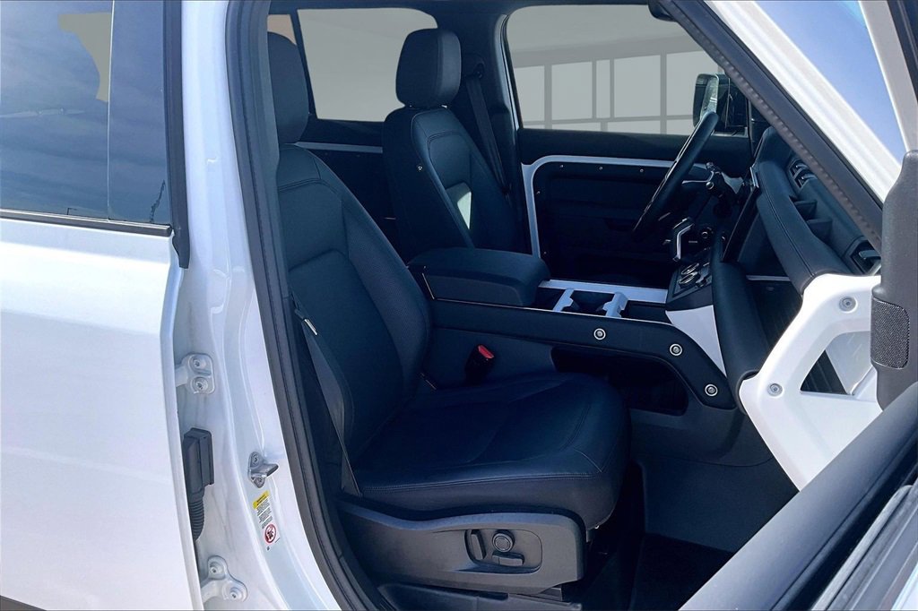 Used 2025 Land Rover Defender 110 S image 7