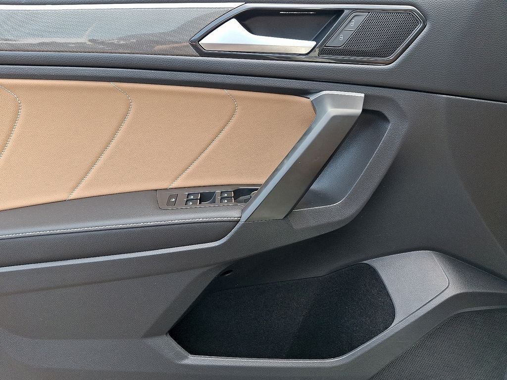 Certified 2023 Volkswagen Tiguan SE R-Line FWD image 13