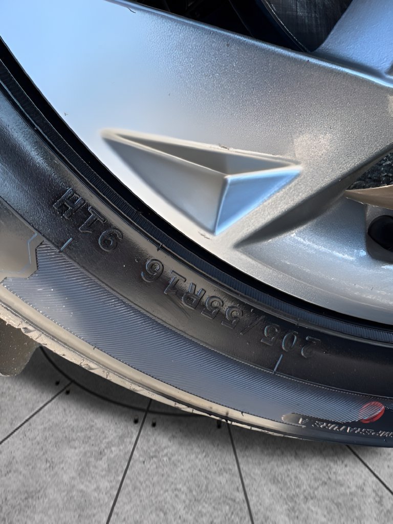Used 2024 Hyundai Elantra SEL FWD image 31