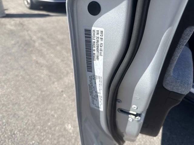 Used 2024 Jeep Compass Latitude image 21