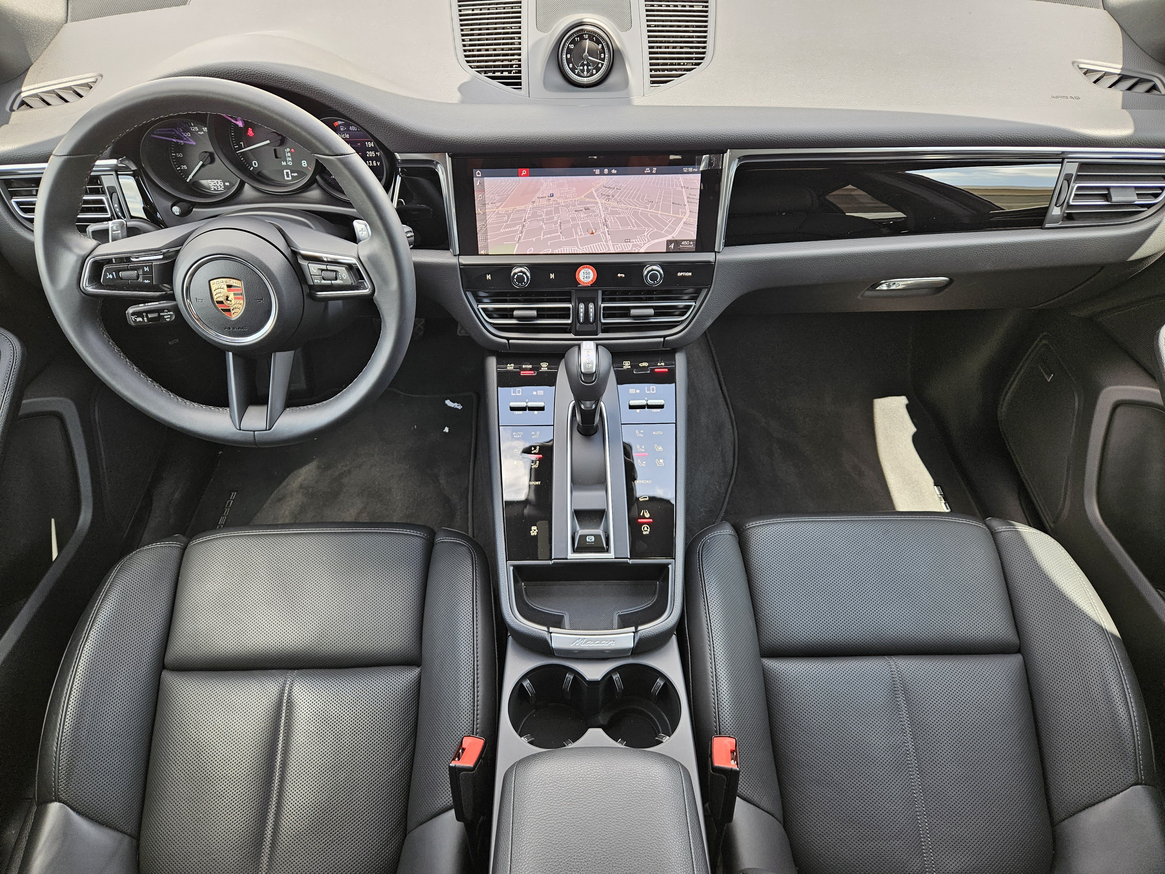 Certified 2026 Porsche Macan AWD/4WD image 24