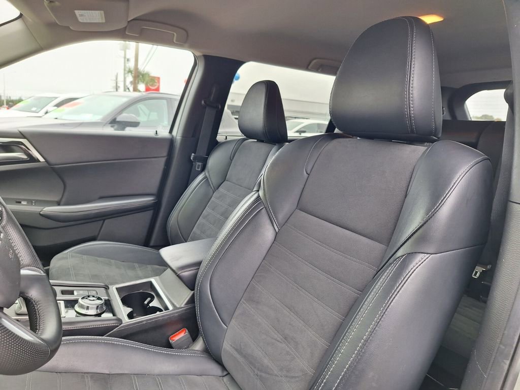 Used 2024 Mitsubishi Outlander SE Black Edition image 11