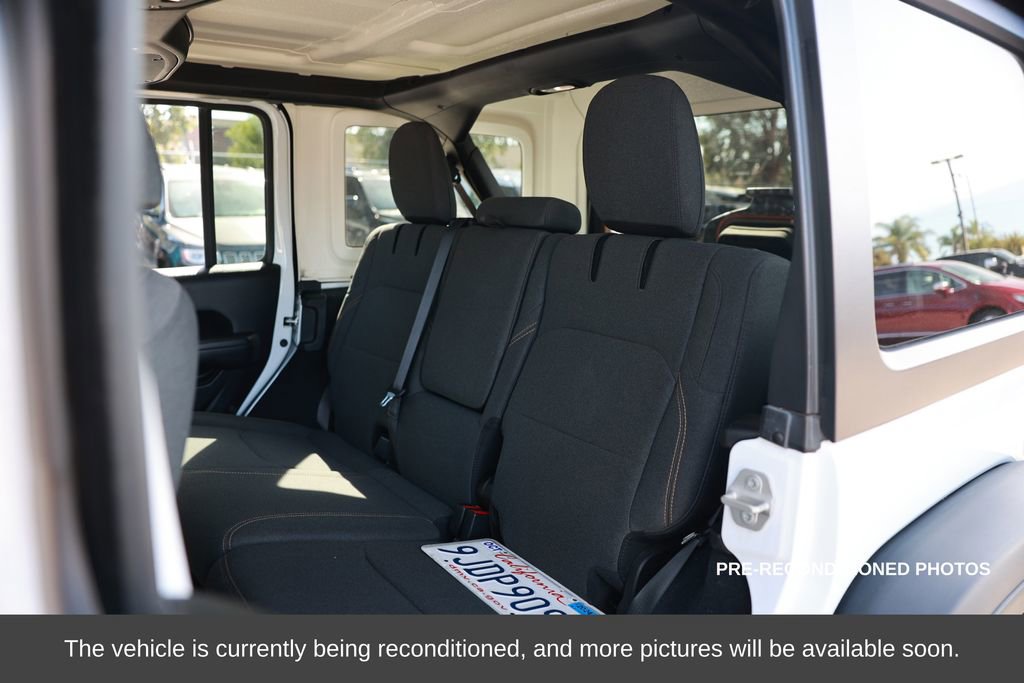 Used 2024 Jeep Wrangler Unlimited image 12