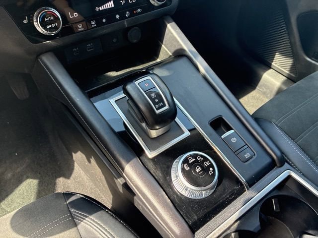 Used 2024 Mitsubishi Outlander SE FWD image 25