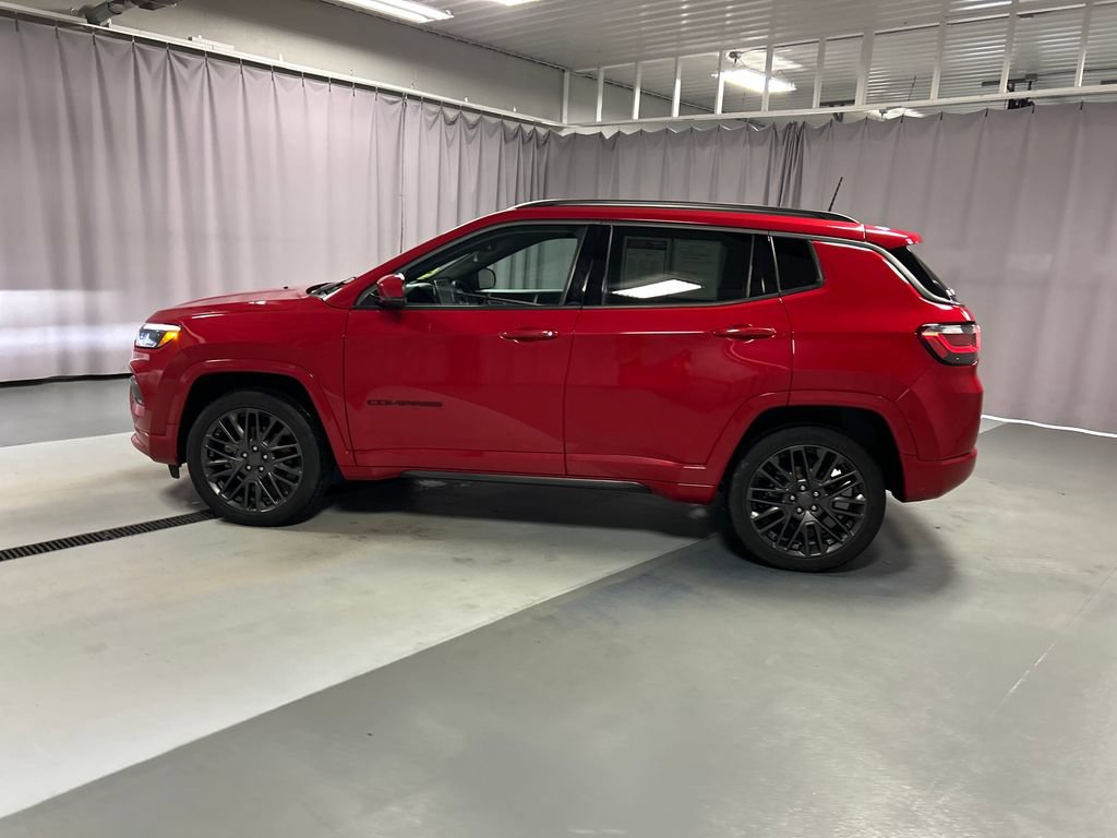 Used 2022 Jeep Compass Limited w/ (RED) Package AWD/4WD image 4