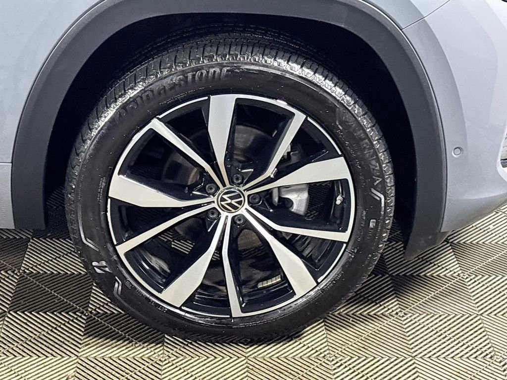 Used 2024 Volkswagen Atlas Cross Sport SEL Premium R-Line image 24